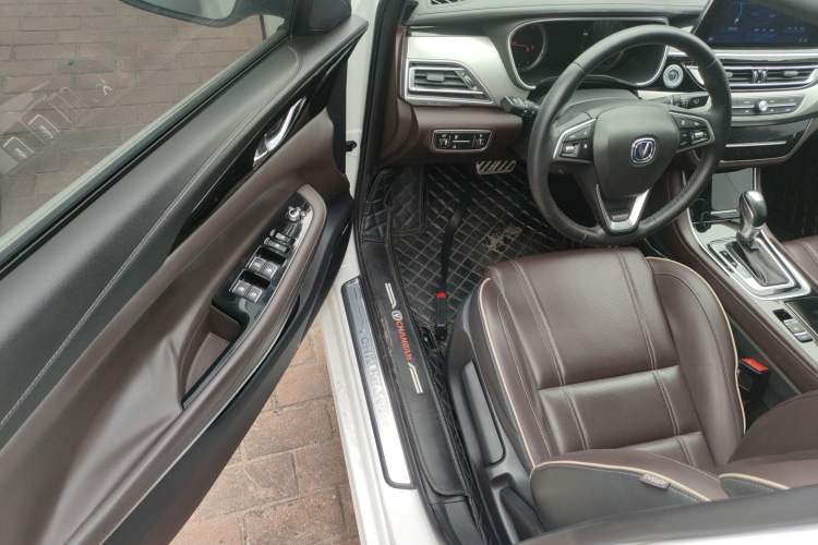 Used CHANGAN Raeton CC 2019 1.5T Automatic Haoya Edition Guangmang Model China VI Standard Interior 3