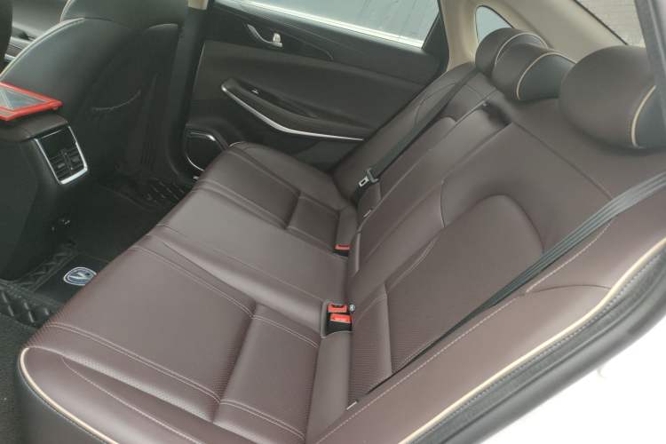 Used CHANGAN Raeton CC 2019 1.5T Automatic Haoya Edition Guangmang Model China VI Standard Interior 4