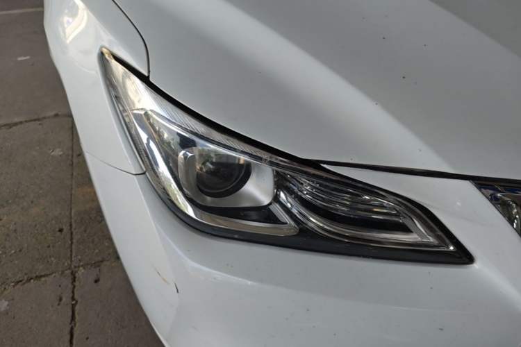 Used CHANGAN Raeton CC 2019 1.5T Automatic Elegant Starry Edition China VI Standard Right Front Headlight