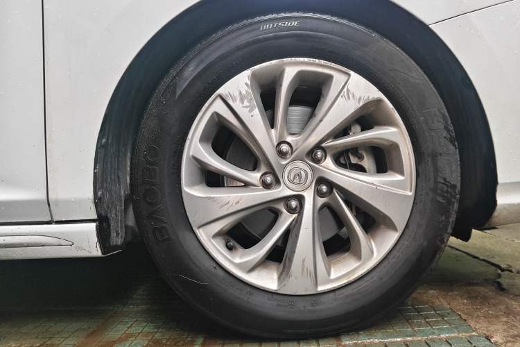 Used CHANGAN Raeton CC 2019 1.5T Automatic Elegant Starry Edition China VI Standard Right Front Wheel Hub