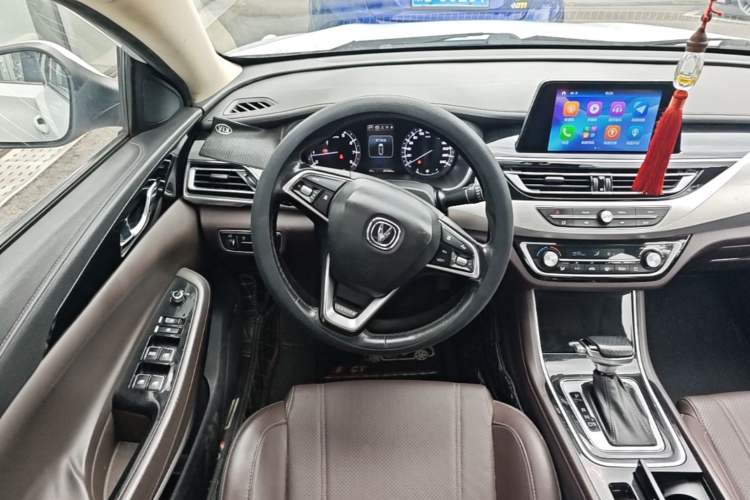 Used CHANGAN Raeton CC 2019 1.5T Automatic Elegant Starry Edition China VI Standard Steering Wheel