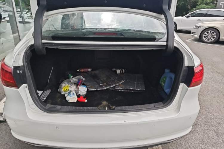 Used CHANGAN Raeton CC 2019 1.5T Automatic Elegant Starry Edition China VI Standard Trunk
