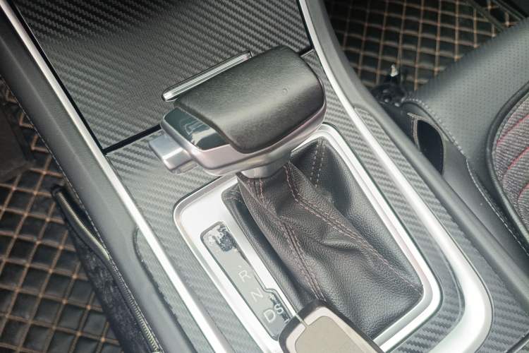 Used CHANGAN Ruicheng CC 2021 Blue Whale Edition 1.5T DCT Luxury Model Gear Lever