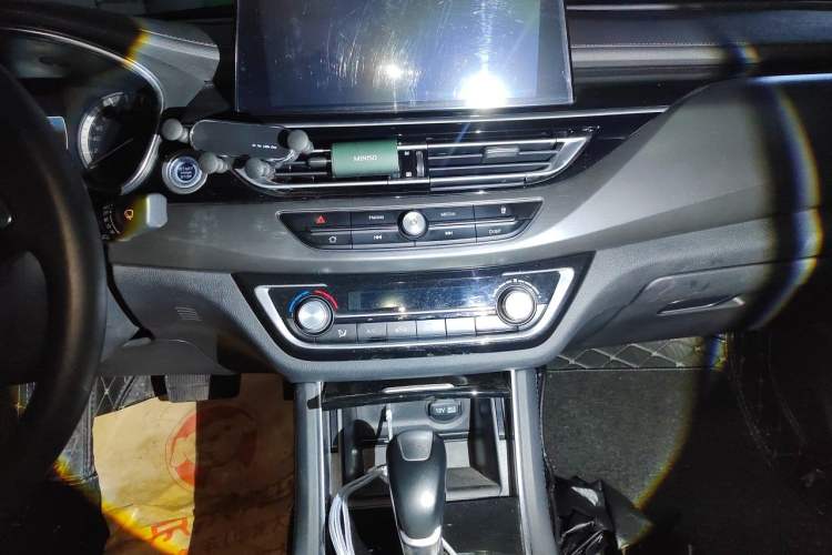 Used CHANGAN Ruicheng CC 2020 1.5T Automatic Xuanrui Model Audio And AC Panel