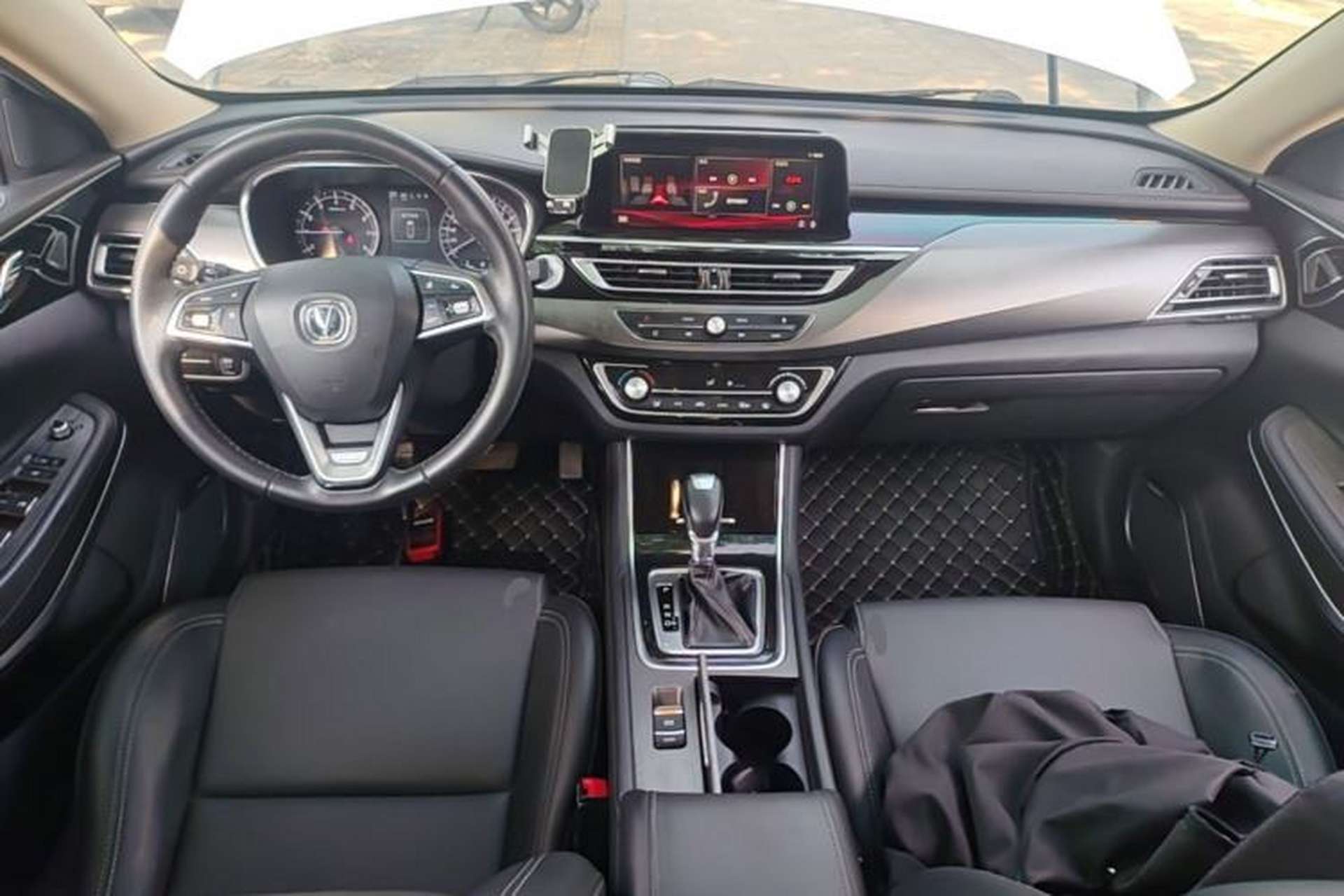 Used CHANGAN Ruicheng CC 2020 1.5T Automatic Xuanrui Model Center Console
