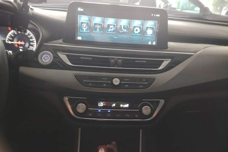 Used CHANGAN Ruicheng CC 2021 Blue Whale Edition 1.5T DCT Prestige Model Audio And AC Panel