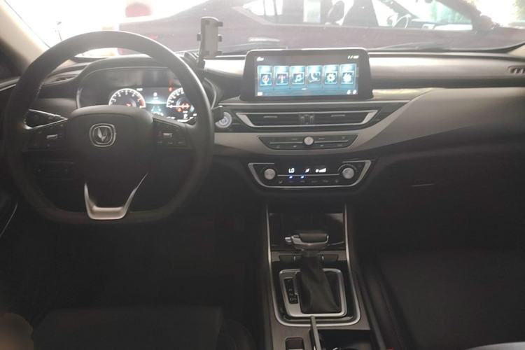 Used CHANGAN Ruicheng CC 2021 Blue Whale Edition 1.5T DCT Prestige Model Center Console