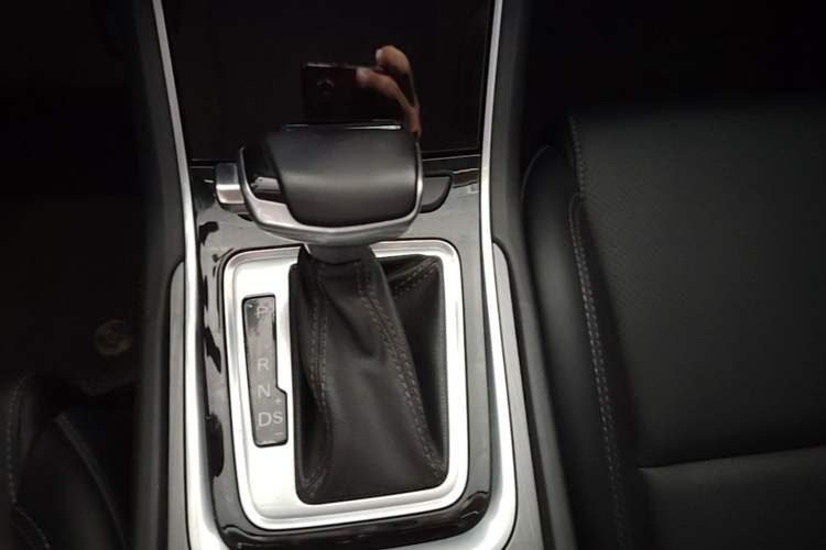 Used CHANGAN Ruicheng CC 2021 Blue Whale Edition 1.5T DCT Prestige Model Gear Lever