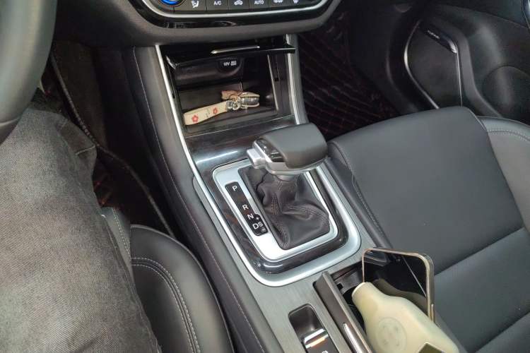 Used CHANGAN Ruicheng CC 2021 Blue Whale Edition 1.5T DCT Luxury Model Gear Lever