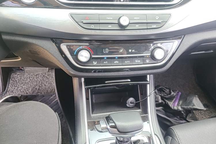 Used CHANGAN Ruicheng CC 2021 Blue Whale Edition 1.5T DCT Prestige Model Audio And AC Panel
