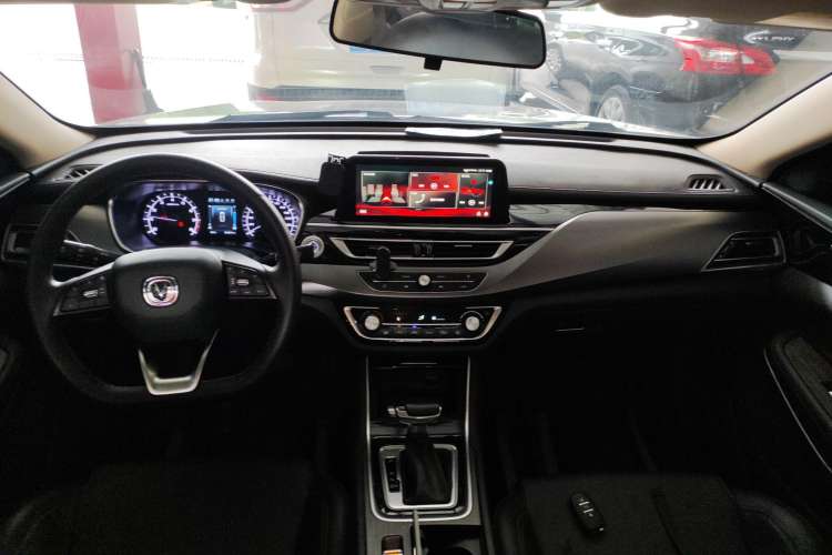 Used CHANGAN Ruicheng CC 2021 Blue Whale Edition 1.5T DCT Luxury Model Center Console
