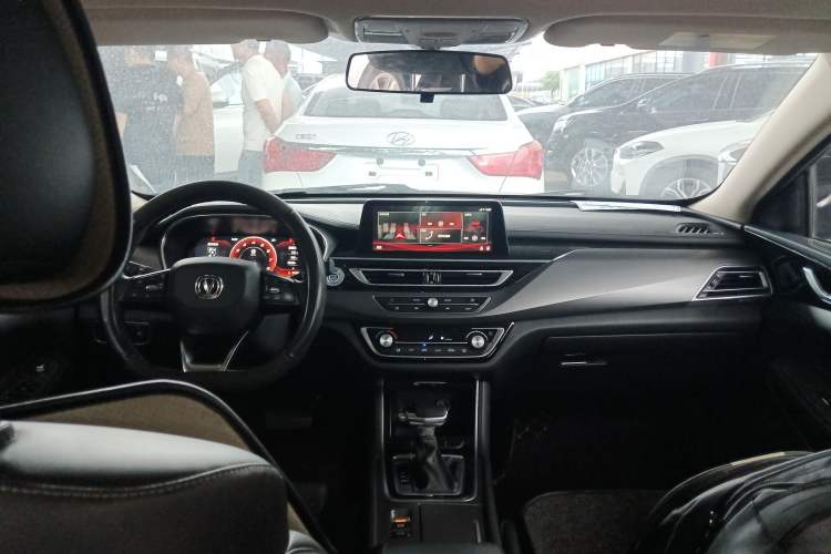 Used CHANGAN Ruicheng CC 2021 Blue Whale Edition 1.5T DCT Prestige Model Center Console