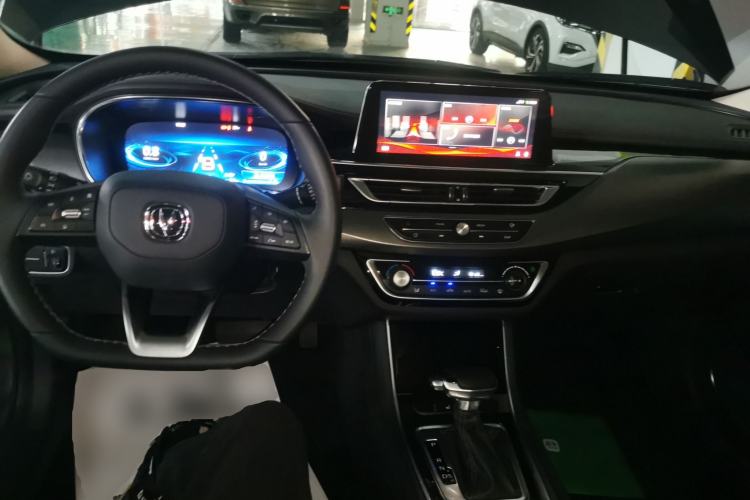 Used CHANGAN Ruicheng CC 2021 Blue Whale Edition 1.5T DCT Prestige Model Center Console