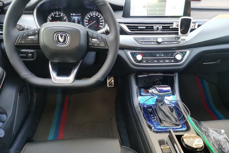 Used CHANGAN Ruicheng CC 2021 Blue Whale Edition 1.5T DCT Luxury Model Center Console