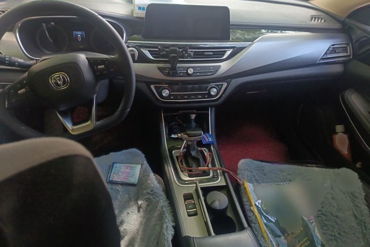 Used CHANGAN Ruicheng CC 2021 Blue Whale Edition 1.5T DCT Luxury Model Center Console