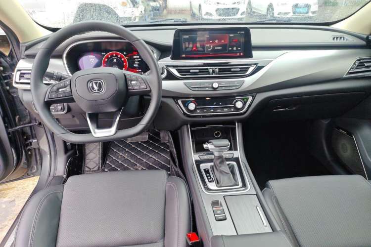 Used CHANGAN Ruicheng CC 2021 Blue Whale Edition 1.5T DCT Flagship Model Center Console