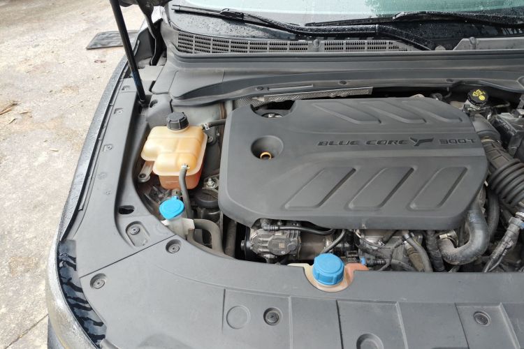 Used CHANGAN Ruicheng CC 2021 Blue Whale Edition 1.5T DCT Luxury Model Engine Bay Right