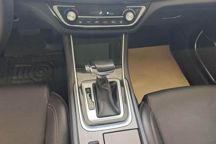 Used CHANGAN Ruicheng CC 2021 Blue Whale Edition 1.5T DCT Luxury Model Gear Lever