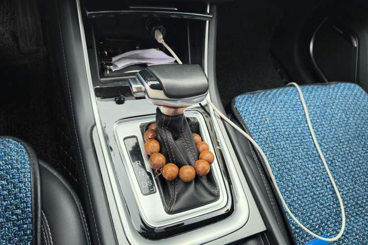 Used CHANGAN Ruicheng CC 2021 Blue Whale Edition 1.5T DCT Luxury Model Gear Lever