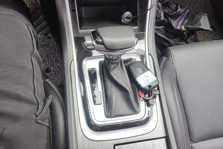 Used CHANGAN Ruicheng CC 2021 Blue Whale Edition 1.5T DCT Prestige Model Gear Lever