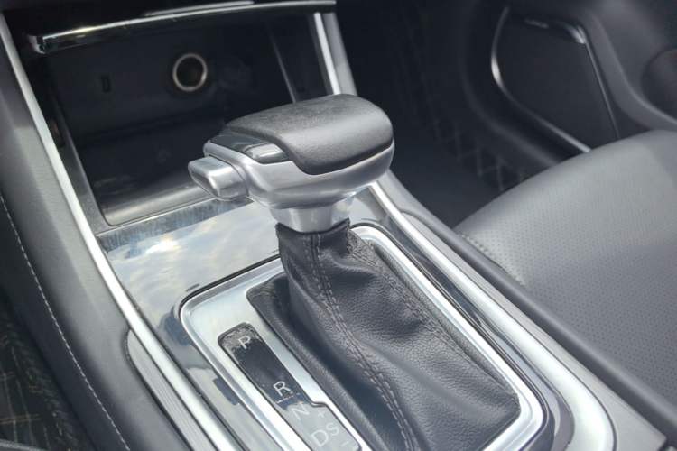 Used CHANGAN Ruicheng CC 2021 Blue Whale Edition 1.5T DCT Luxury Model Gear Lever