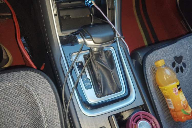 Used CHANGAN Ruicheng CC 2021 Blue Whale Edition 1.5T DCT Prestige Model Gear Lever