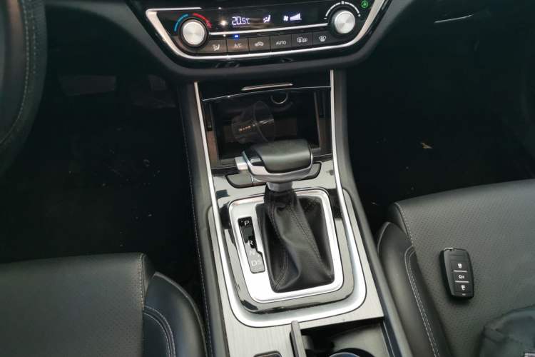 Used CHANGAN Ruicheng CC 2021 Blue Whale Edition 1.5T DCT Prestige Model Gear Lever