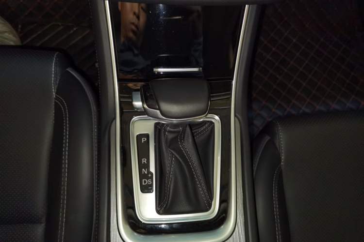 Used CHANGAN Ruicheng CC 2021 Blue Whale Edition 1.5T DCT Luxury Model Gear Lever