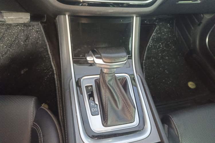 Used CHANGAN Ruicheng CC 2021 Blue Whale Edition 1.5T DCT Luxury Model Gear Lever