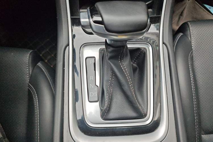 Used CHANGAN Ruicheng CC 2021 Blue Whale Edition 1.5T DCT Prestige Model Gear Lever