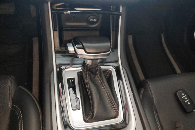 Used CHANGAN Ruicheng CC 2021 Blue Whale Edition 1.5T DCT Luxury Model Gear Lever