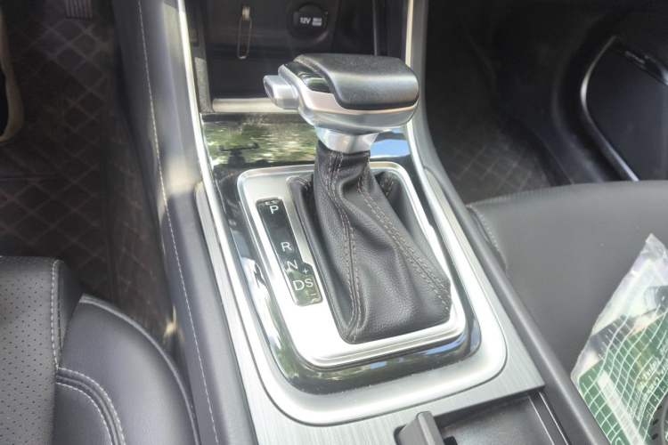 Used CHANGAN Ruicheng CC 2021 Blue Whale Edition 1.5T DCT Luxury Model Gear Lever