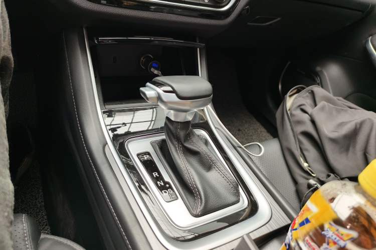 Used CHANGAN Ruicheng CC 2021 Blue Whale Edition 1.5T DCT Elite Model Gear Lever