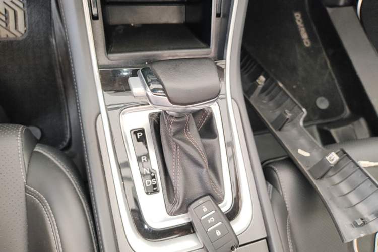 Used CHANGAN Ruicheng CC 2021 Blue Whale Edition 1.5T DCT Elite Model Gear Lever