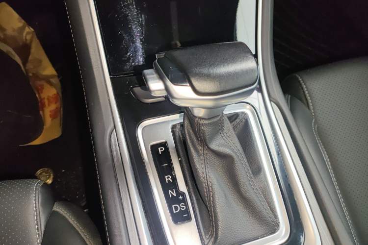 Used CHANGAN Ruicheng CC 2021 Blue Whale Edition 1.5T DCT Prestige Model Gear Lever