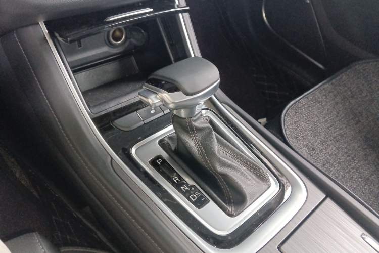 Used CHANGAN Ruicheng CC 2021 Blue Whale Edition 1.5T DCT Prestige Model Gear Lever