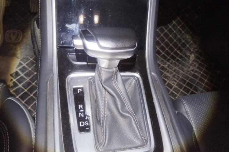 Used CHANGAN Ruicheng CC 2021 Blue Whale Edition 1.5T DCT Prestige Model Gear Lever