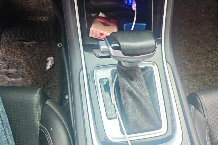 Used CHANGAN Ruicheng CC 2021 Blue Whale Edition 1.5T DCT Prestige Model Gear Lever