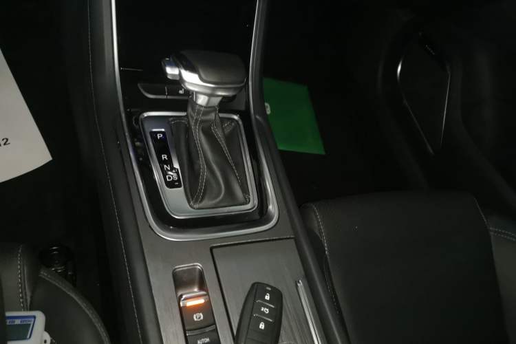 Used CHANGAN Ruicheng CC 2021 Blue Whale Edition 1.5T DCT Prestige Model Gear Lever