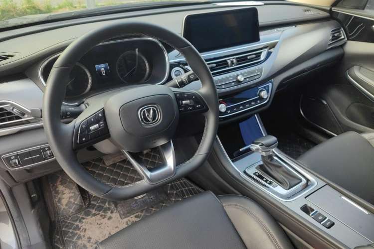 Used CHANGAN Ruicheng CC 2021 Blue Whale Edition 1.5T DCT Luxury Model Gear Lever
