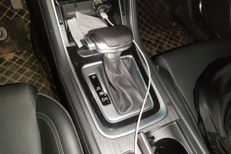 Used CHANGAN Ruicheng CC 2021 Blue Whale Edition 1.5T DCT Prestige Model Gear Lever