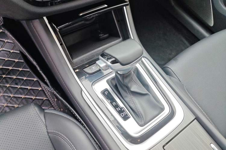 Used CHANGAN Ruicheng CC 2021 Blue Whale Edition 1.5T DCT Flagship Model Gear Lever