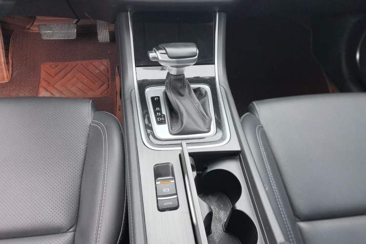 Used CHANGAN Ruicheng CC 2021 Blue Whale Edition 1.5T DCT Elite Model Gear Lever