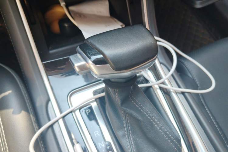 Used CHANGAN Ruicheng CC 2021 Blue Whale Edition 1.5T DCT Luxury Model Gear Lever