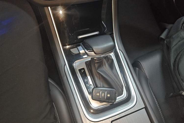 Used CHANGAN Ruicheng CC 2021 Blue Whale Edition 1.5T DCT Prestige Model Gear Lever