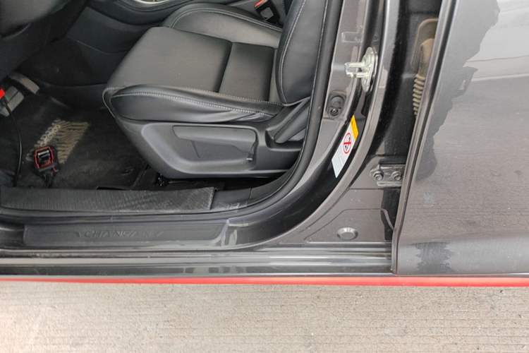 Used CHANGAN Ruicheng CC 2021 Blue Whale Edition 1.5T DCT Elite Model Left Side Sill
