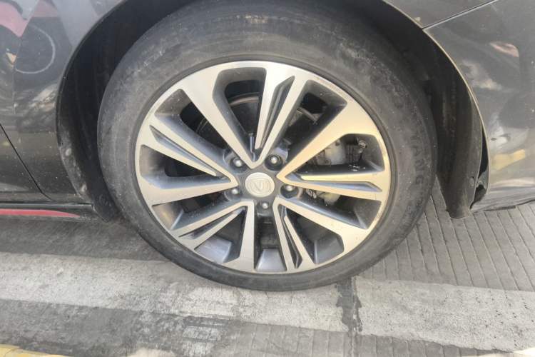 Used CHANGAN Ruicheng CC 2021 Blue Whale Edition 1.5T DCT Luxury Model Right Front Wheel Hub