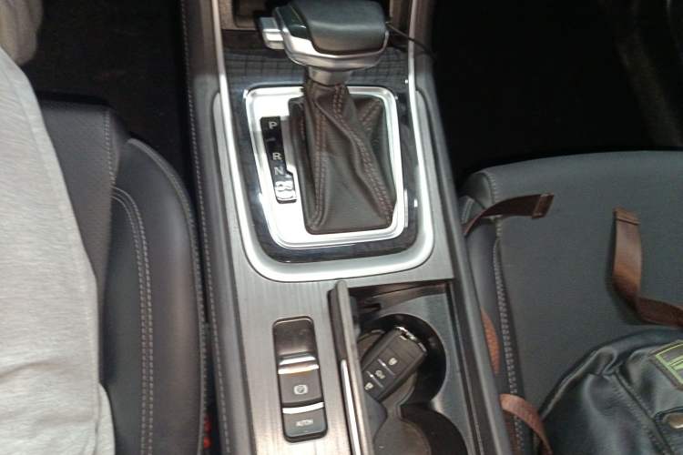 Used CHANGAN Ruicheng CC 2021 Blue Whale Edition 1.5T DCT Luxury Model Gear Lever