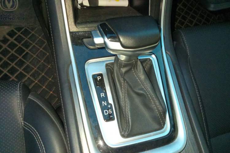 Used CHANGAN Ruicheng CC 2021 Blue Whale Edition 1.5T DCT Prestige Model Gear Lever