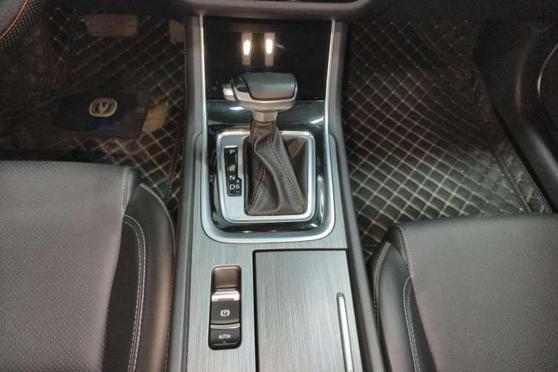 Used CHANGAN Ruicheng CC 2021 Blue Whale Edition 1.5T DCT Luxury Model Gear Lever